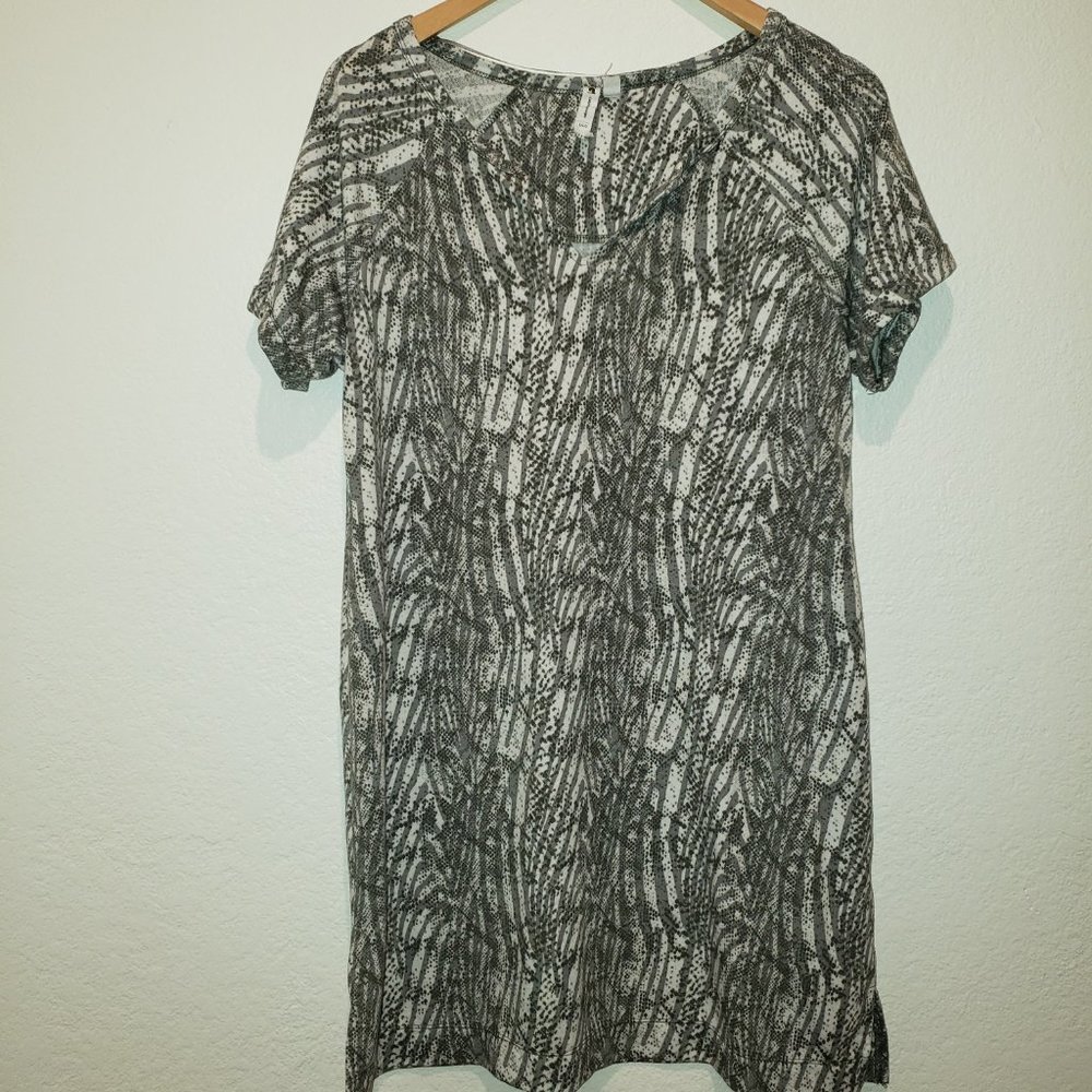 Cable & Gauge snakeskin print long tunic. Size L.